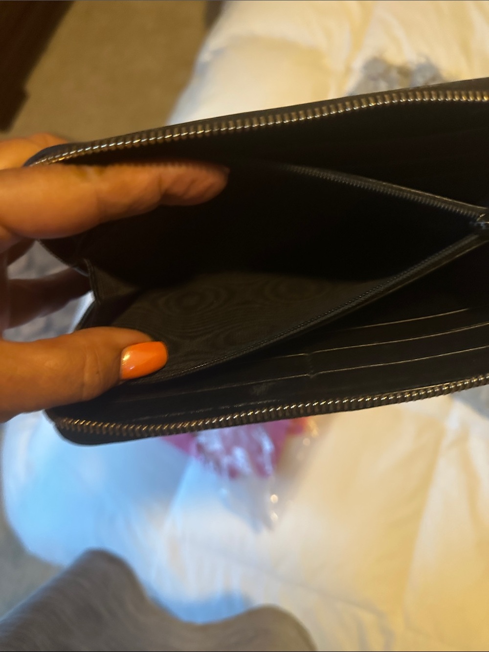 Gucci Black Embossed GG Zip-Around Wallet - Picture 8 of 9